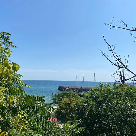 Sea breeze Resort *